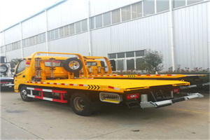 永定路附近拖车救援搭电